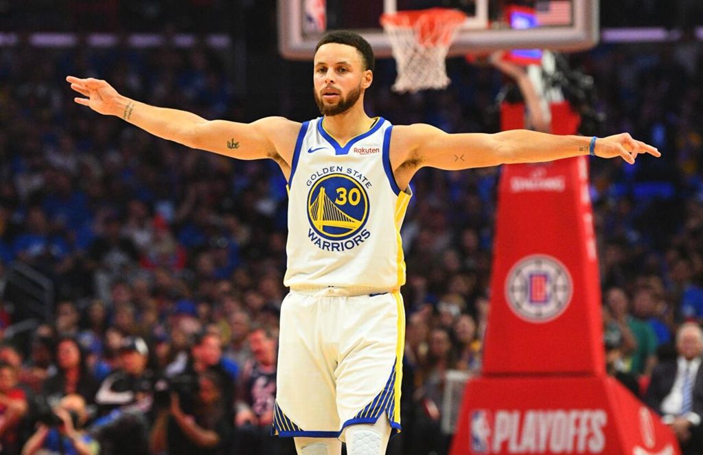 勒布朗·詹姆斯|詹姆斯的人气变低了？全明星投票输给了他，NBA门面要换人了？