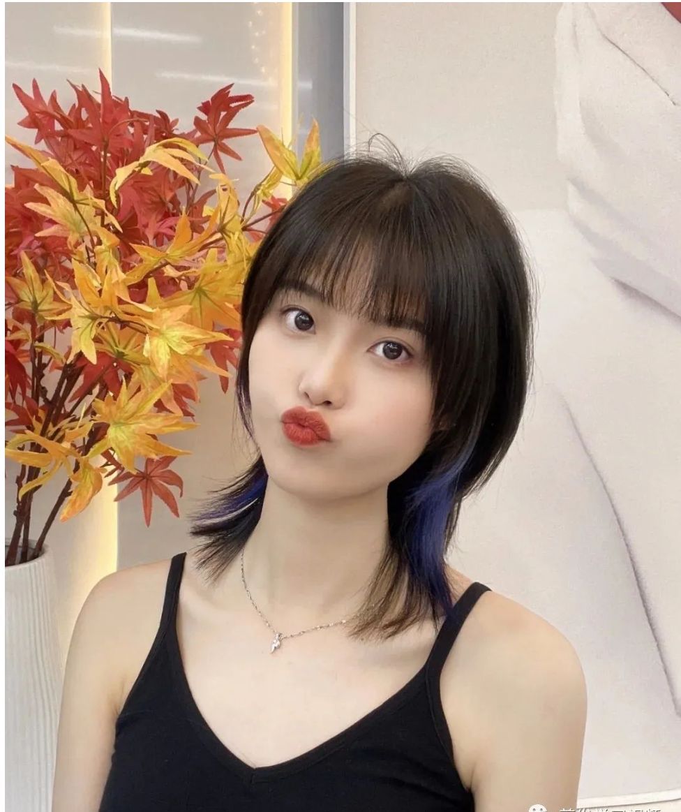 发型 这才是当下最火的发型，利落个性很有特色，剪完就是美