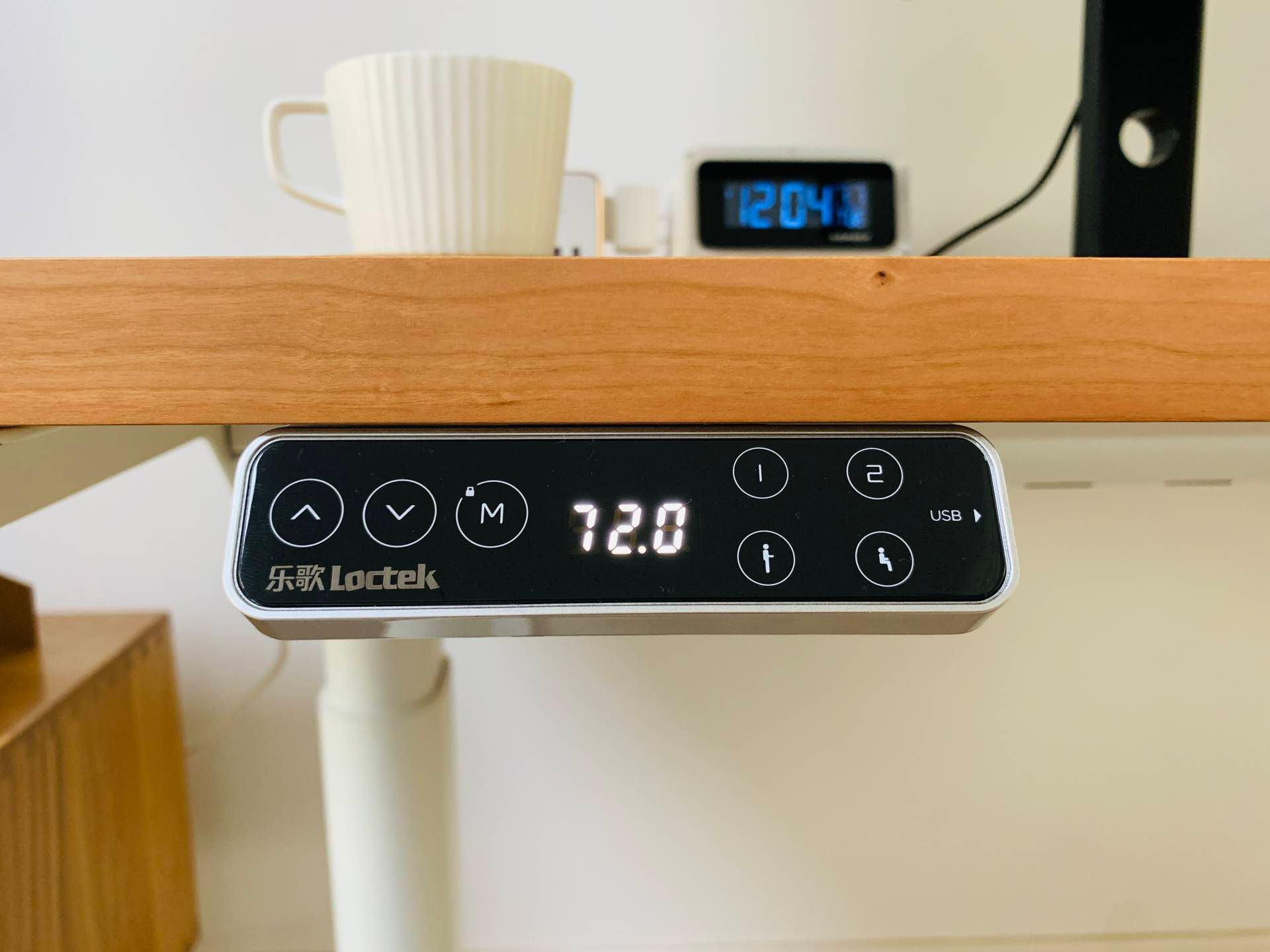 理想中的书房不能缺少一台升降桌,乐歌E6给你想要的幸福感