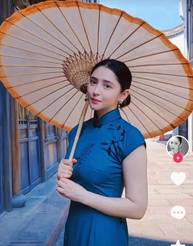 李心艾 5位身形波动的女星：李心艾减肥110斤，张歆艺半个月瘦20斤