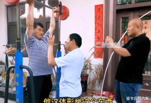 朱之文|大衣哥高档餐厅参加饭局,小伟眼神不离餐桌,一桌人就他最先动筷