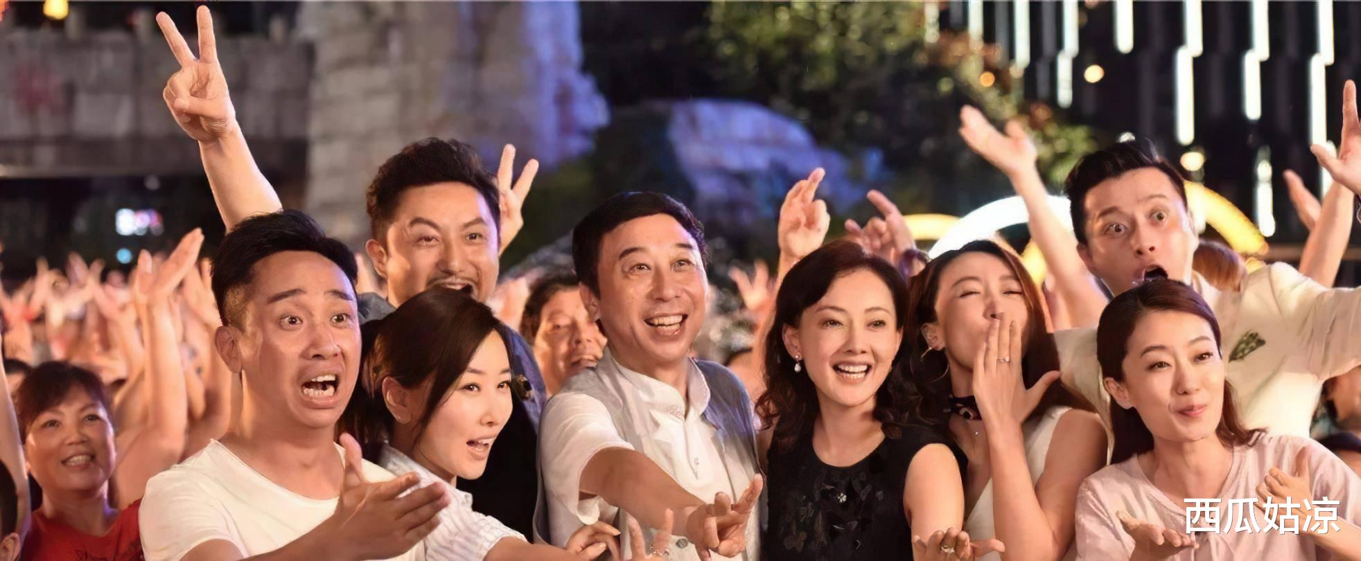 冯巩|她在春晚上跷二郎腿走红，堪称最美喜剧演员，深受冯巩喜爱