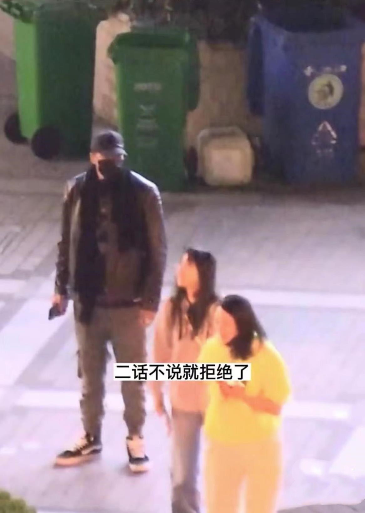 何润东|曝何润东深夜拉异性去夜店，当街拉扯被拒绝，本人已婚被指拎不清