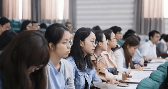 教师|“47人入围，35人缺席”，县城教师招聘遇冷，是体制内不吃香了吗