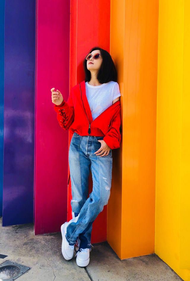 阿Sa|蔡卓妍人到中年依然美，穿星河流光裙甜美灵动，与出道时没差