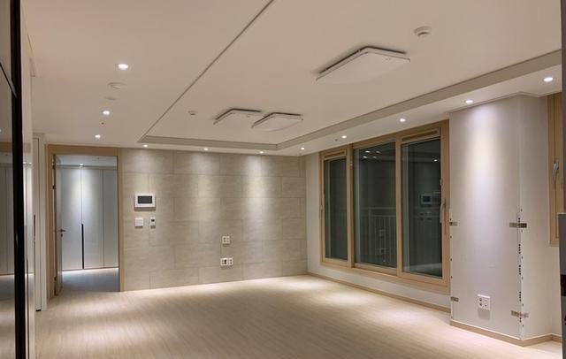 姐弟俩看上同一小区,买下70㎡精装房又成了邻居,日后也能有照应