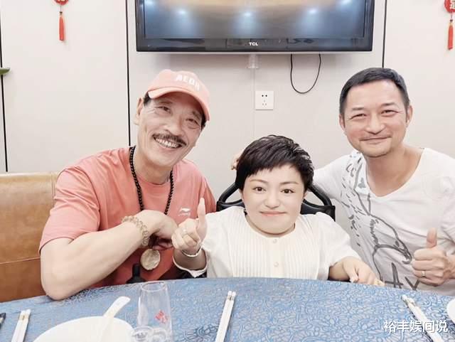 官宣|恭喜!0.8米网红李喜梅官宣恋情,男友高大帅气,目前身家千万