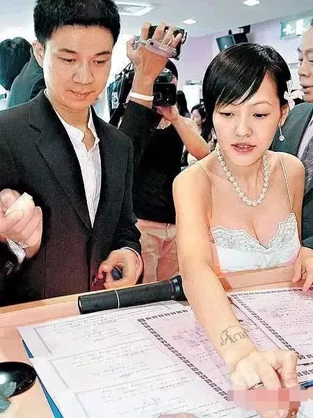 小S|汪小菲多次爆料许雅钧的出轨细节，现小S还会替老公喊冤吗？