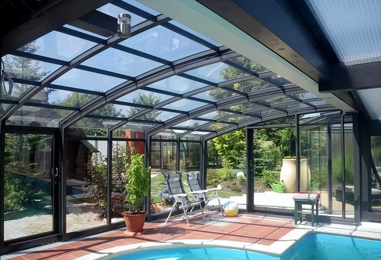 房地产行业|别做传统阳光房了，现在这种流行折叠阳光房，随时随地都能收起来