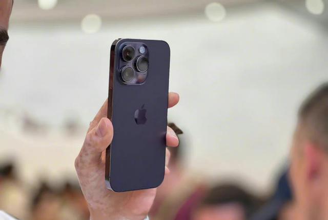 spring|别着急买iPhone14!看完它和iPhone13的配置对比,再来做决定