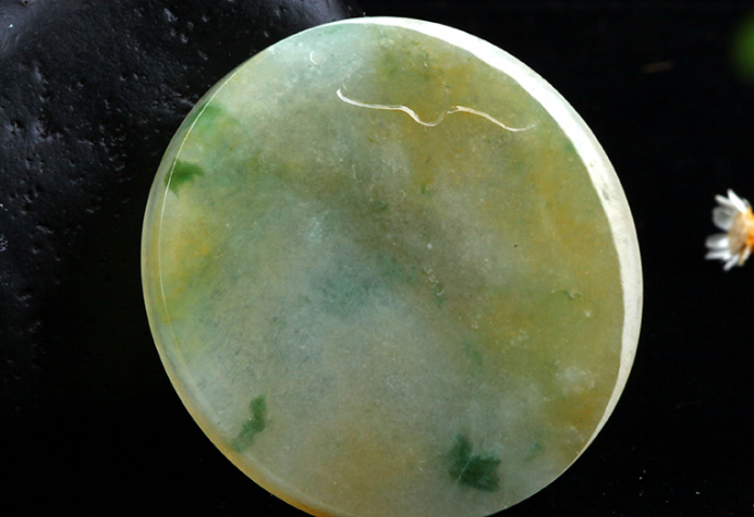 翡翠|翡翠饰品具有灵性,很多人都不相信,但佩戴后就能体会到