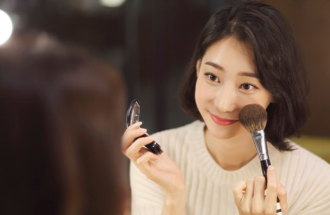 土豆 女人即使上了年纪，也要学会化淡妆，教你正确顺序，效果快又好看