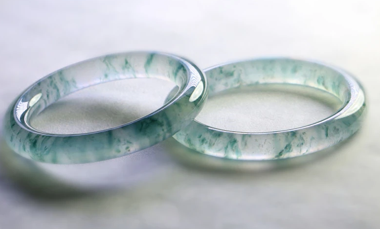 翡翠|翡翠的种水和颜色哪一点更重要？行家经验总结，这点很重要