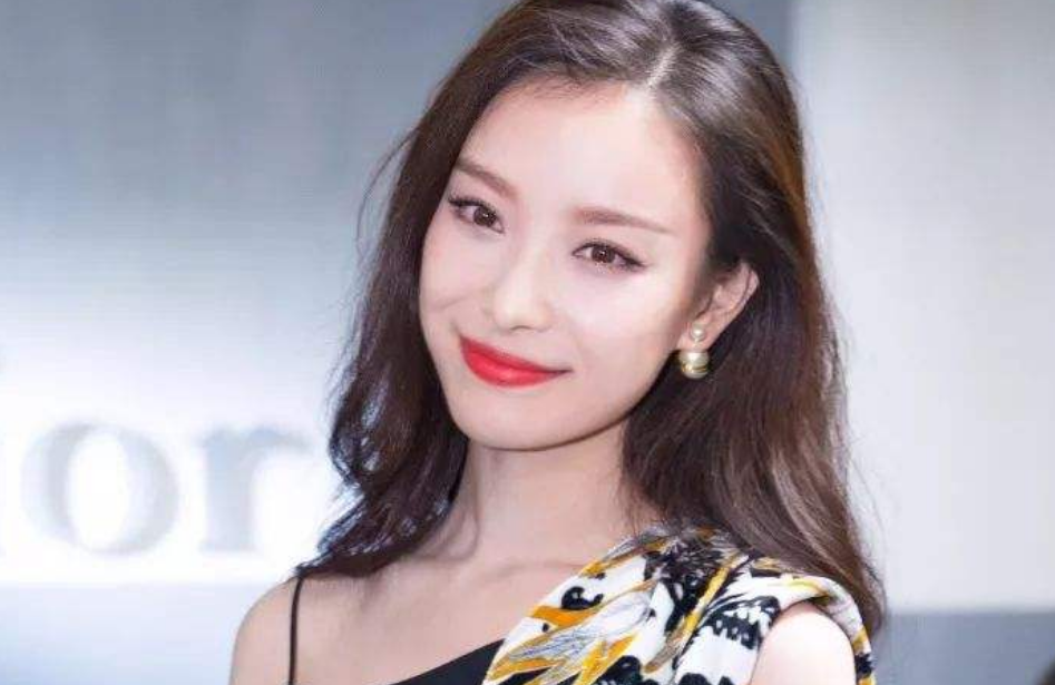 倪妮|倪妮稳重真实的性格很吸引人，特别男友力爆棚，很自然的美丽大方