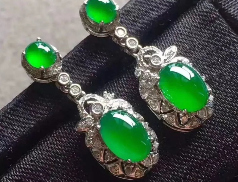 耳饰 挑选翡翠耳饰要注意哪些？选择正确才可以提高气质，脸型很重要