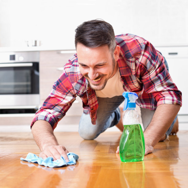 清洁地板用什么材料比较好？