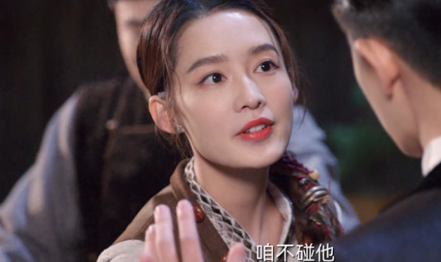 请君|《请君》中男主任嘉伦，使用原生台词的轻快能够，得到了官媒的亲自点评