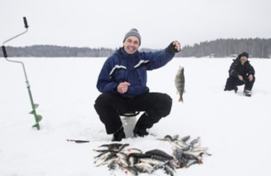 饵料|冬天钓鱼乐趣多,钓点向阳、饵料用浓,更容易捕获冰面下的大鱼