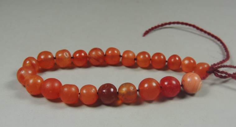 翡翠|不要被这些“冒牌货”所迷惑，长相虽极似翡翠，却不是真翡翠