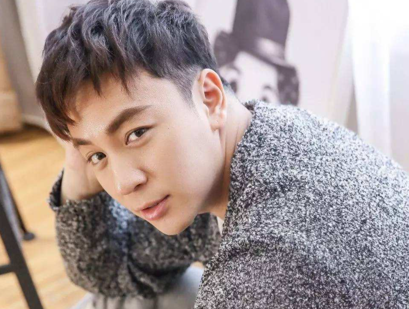 释小龙|小时候就是武打巨星，身价早早过亿，前女友柯洁结婚送上祝福