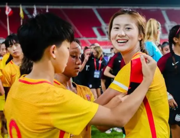 欧洲|2-0！完美，20岁留洋女队长闪耀欧洲，入豪门轰4球5助，接近连夺2冠