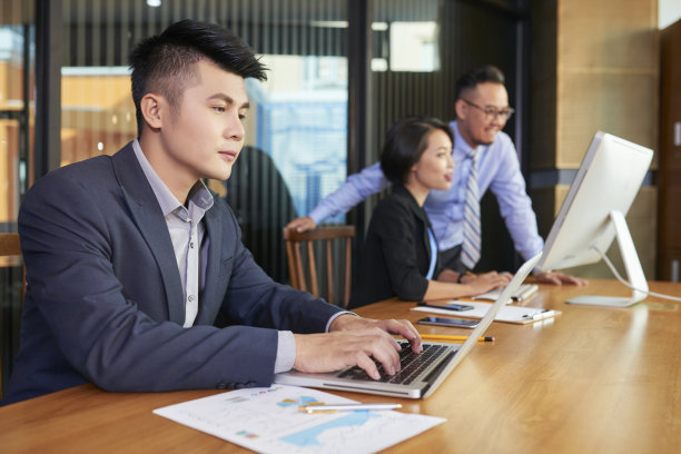 |职场中，一切阻力都来自于自身，要做的是不断从内心改变自己