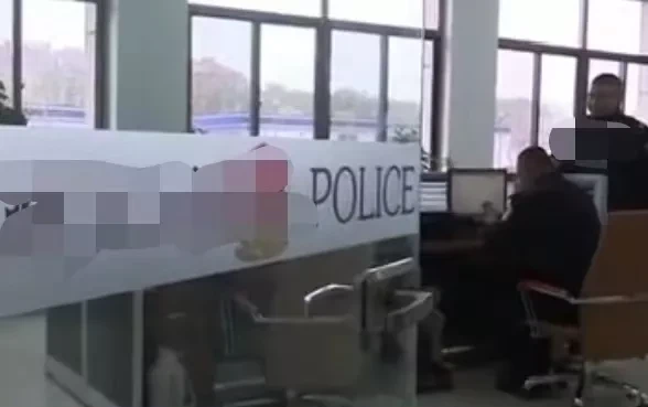 山东枣庄,女子到银行取钱却忘拿钱,后面取款人白捡一千块!
