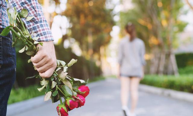 刘杰|凤凰男百般讨好只为陪嫁房,聪明女孩未雨绸缪把房子过户给弟弟