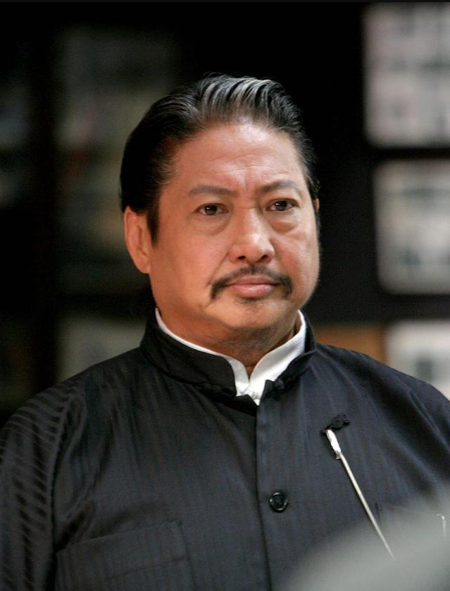 洪金宝|洪金宝的女儿38岁未嫁，看到照片才明白，这谁敢娶？