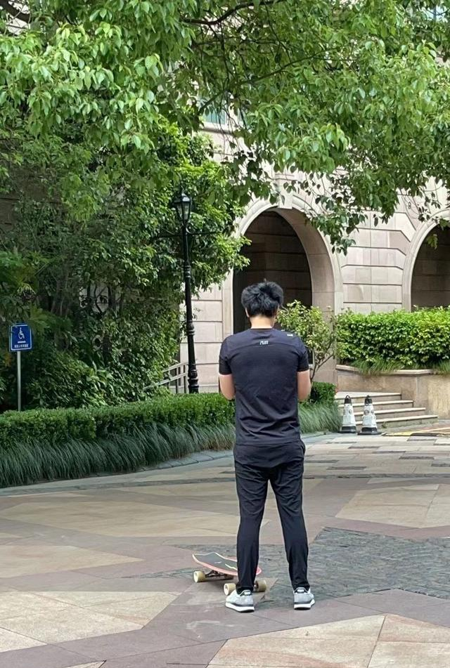 彭于晏|彭于晏隔离前后形象对比,型男变成了邋遢男,美好形象崩塌了