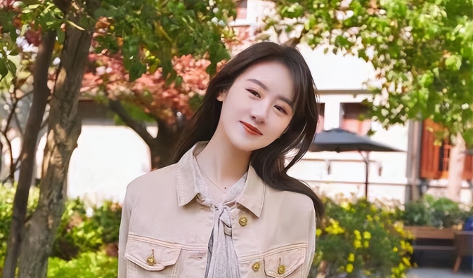 赵丽颖|明明长得相似的脸，一个美一个“土”