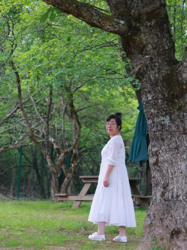 余秀华|杨储策数落前女友，余秀华则是发文感叹生命，人与人果然有差距