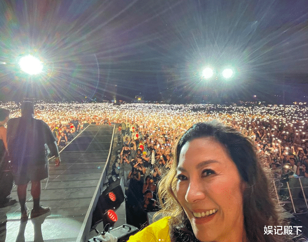 王嘉尔|杨紫琼太会玩了，受邀王嘉尔舞台霸气全开，把主角都给比下去了！