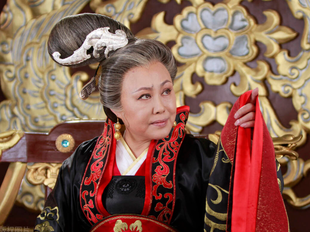 斯琴高娃|放弃中国国籍,却还在国内捞金,第二个蒋大为浮出水面!