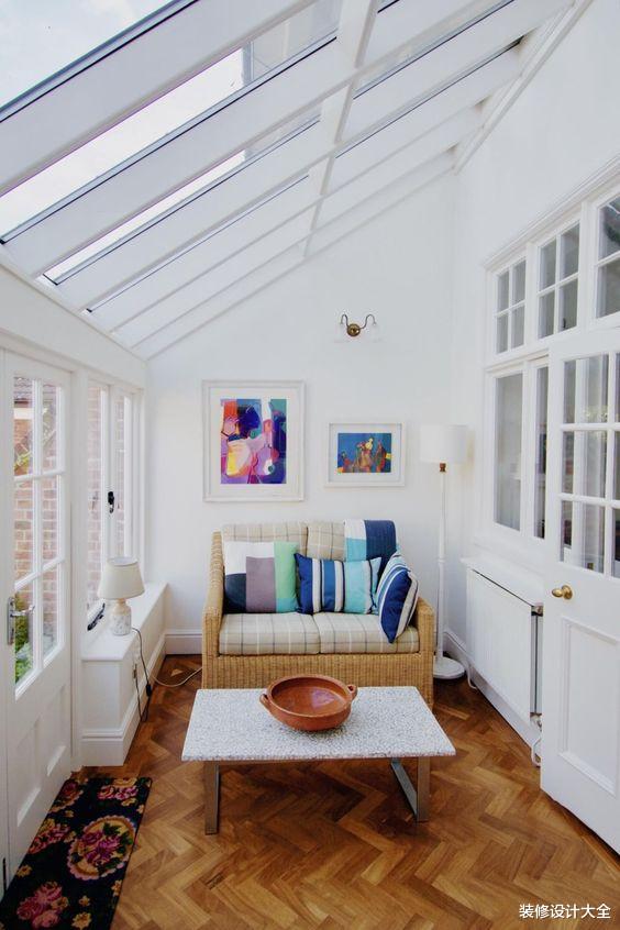 朋友家翻新封阳台，只是将玻璃上延1米封顶，阳台瞬间变身阳光房