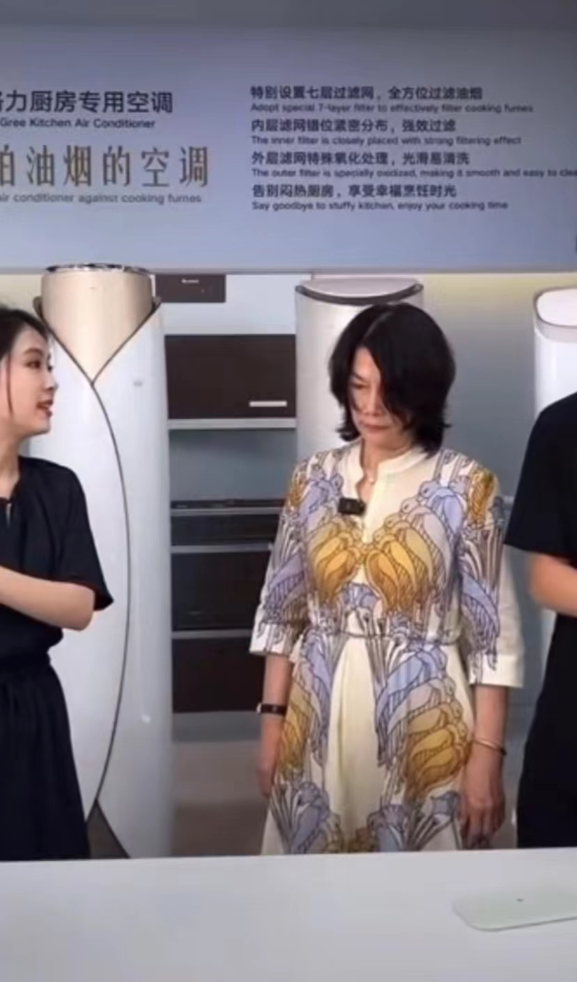 董明珠|董明珠直播愤怒离场，产品介绍出问题怒摔机器，全程黑脸瞪女主播
