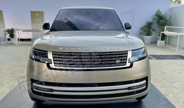 国产路虎揽胜正式上市,实力碾压宾利添越,配4.4TV8引擎,仅249万