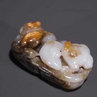 和田玉籽料|旧藏·和田玉籽料招财蛙雕件