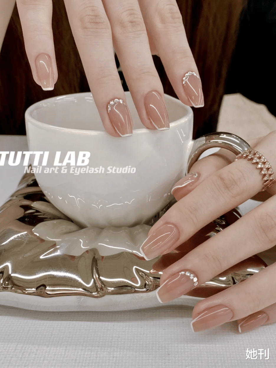 美甲 全网都在夸杨幂这个照片美,开春爆款已经预定