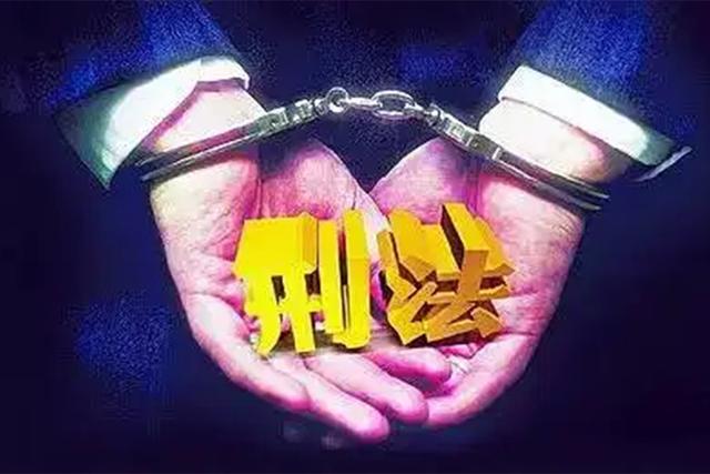陪酒女因太漂亮被老板套路,危险时刻机智周旋终获救