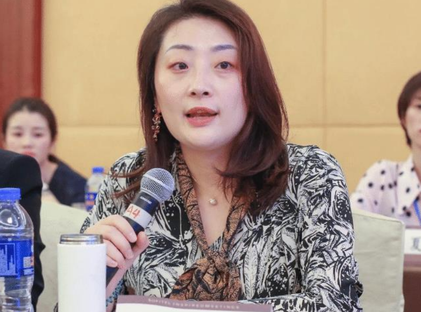 宗馥莉|39岁总裁宗馥莉:近照曝光,白发显眼眼袋深,30亿身家,却未谈过恋爱