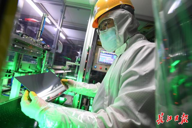 Adobe|投资超千亿！从硬屏到柔性屏、从中小到超大，武汉6条产线齐发