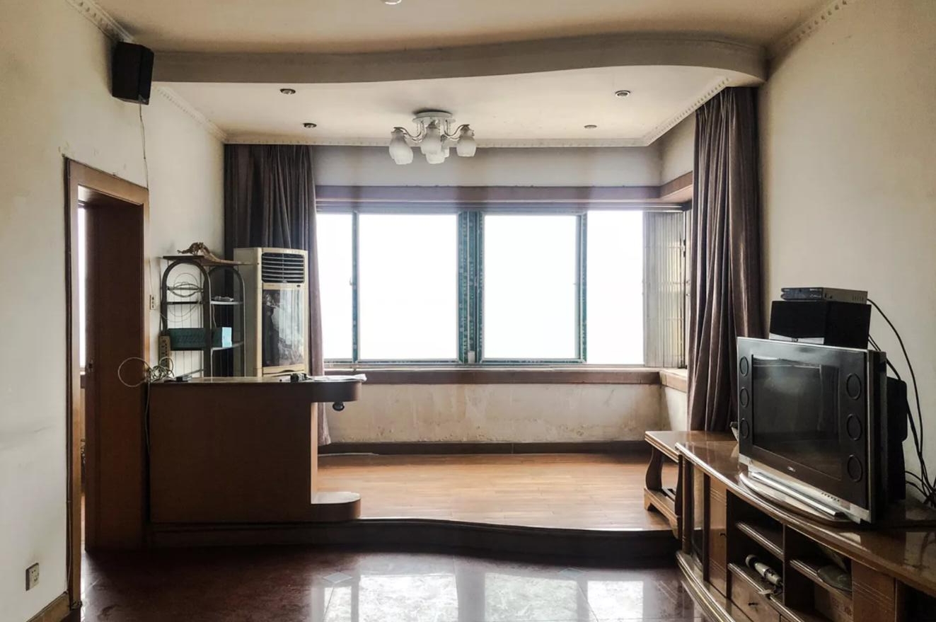 为了孩子,她搬进70㎡老破小,改造后,变身无敌江景小屋