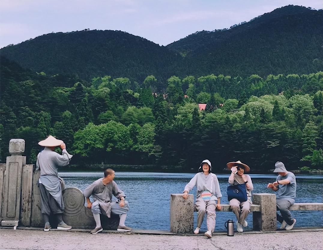 师父|95后组团去寺庙小住:疗愈失恋、焦虑和倦怠