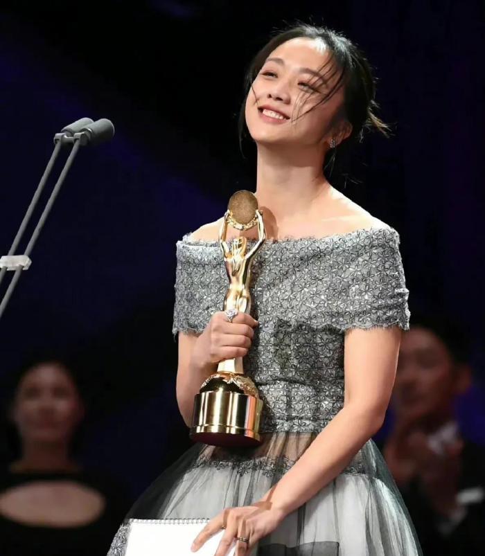 汤唯|韩国人在酸什么？汤唯韩国拿影后，全程用中文致谢，被韩网友骂惨
