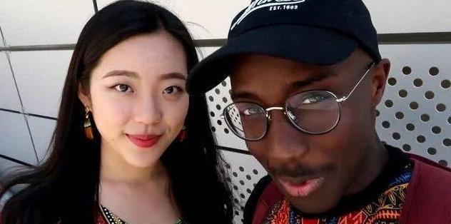 女孩|为爱嫁给黑人拳王，3年生下2个混血宝宝，如今现状令人唏嘘