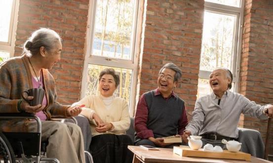 56岁富婆大妈相亲45岁小伙:我会给你幸福,小伙:能给我一套房吗