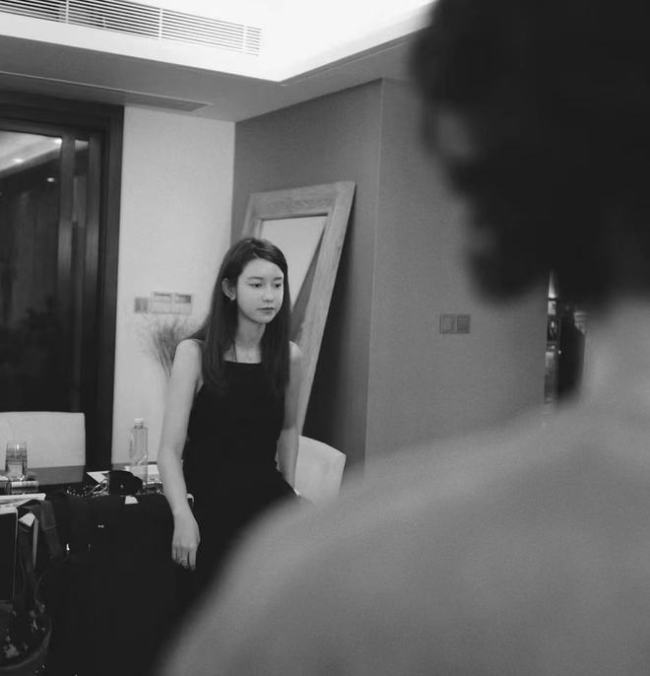 张大奕|结婚风波再发酵！张大奕晒照手戴钻戒被指太刻意