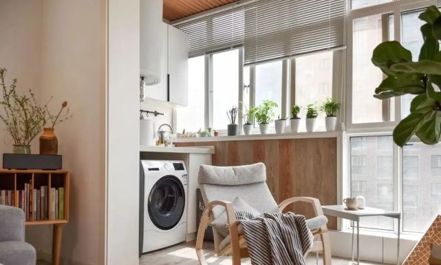 32岁阿姨的穷装新房火了，大白墙不吊顶，软装的力量实在是太强大