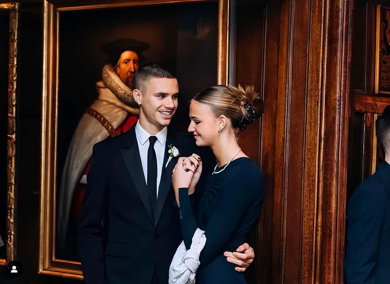 贝克汉姆|贝克汉姆19岁次子女友偷偷发婚纱照,无视大嫂,没有亚洲人的规矩